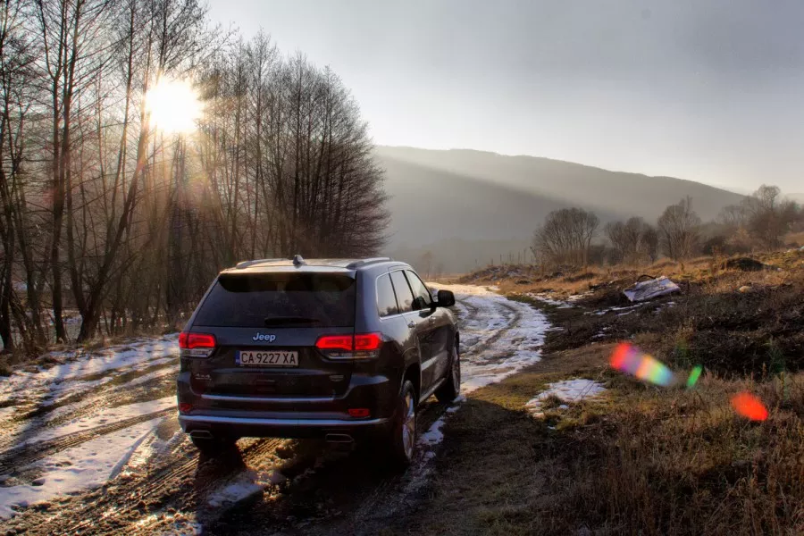 Зад волана на Jeep Grand Cherokee