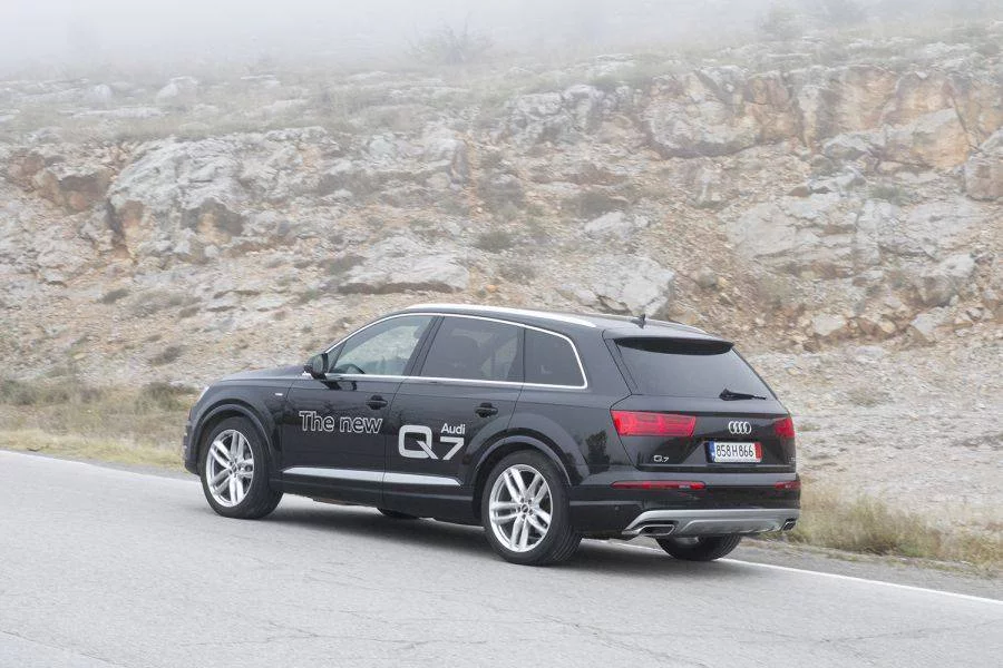 Зад волана на Audi Q7