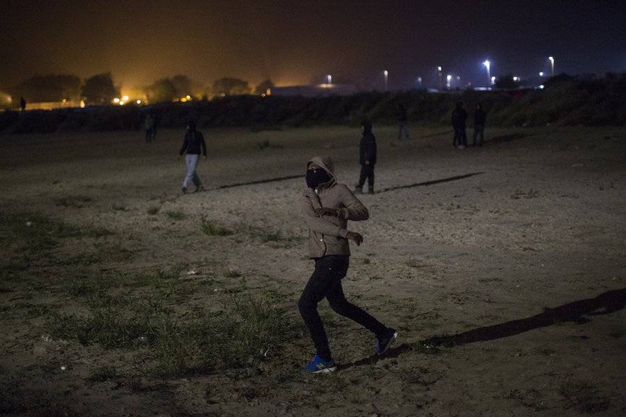 Боеве между полиция и мигранти в 