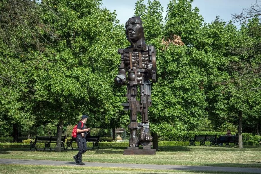 Frieze Sculpture в Regent's Park, Лондон