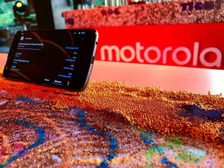 Motorola представи новия флагман Moto Z2 Play