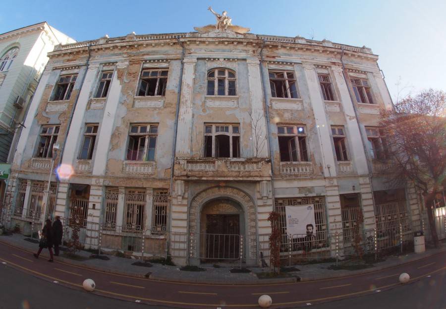 Реставрират някогашната Софийска банка във Варна 