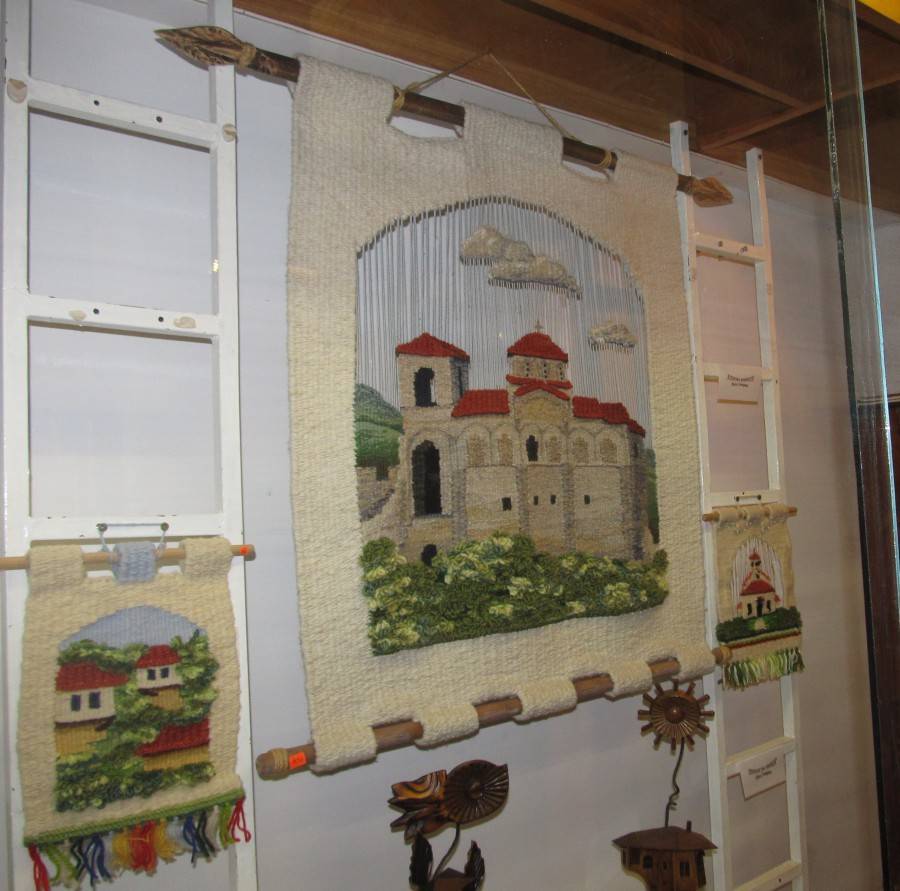 Занаятчии от Асеновград събраха изкуството си в обща изложба