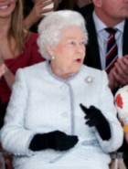 Кралица Елизабет II посети за първи път Британската седмица на модата