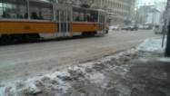 Снегът скова движението в София