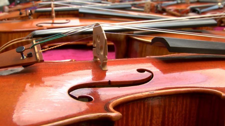 Изключително ценна цигулка бе показана в Казанлък