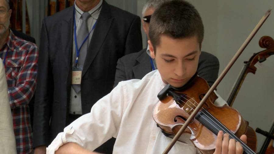 Изключително ценна цигулка бе показана в Казанлък