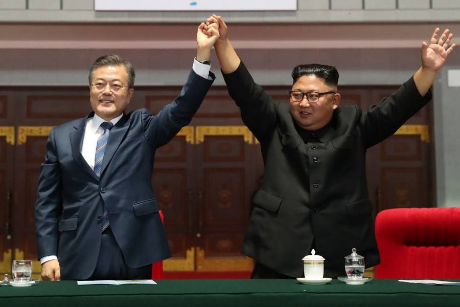 Кадри от срещата на лидерите на Южна и Северна Корея