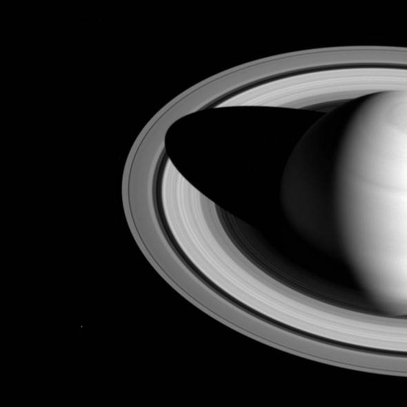 Сатурн в черно и бяло