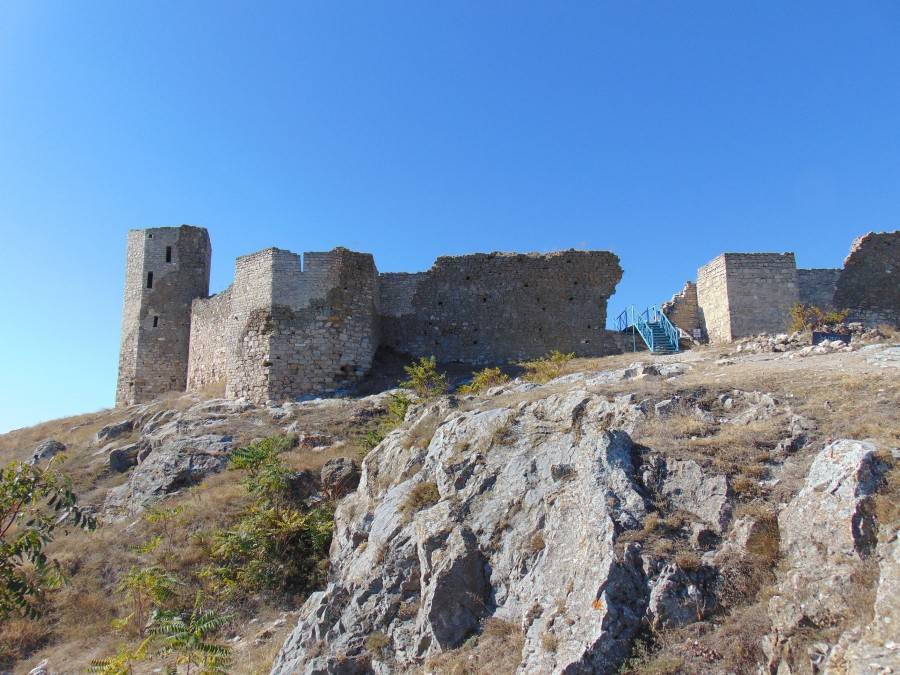 Крепостта Енисала