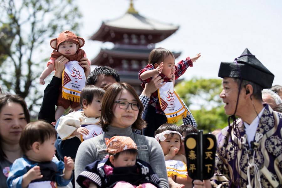 Бебета участват в традиционен мини конкурс по сумо 