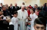 Папа Франциск в бежанския лагер 