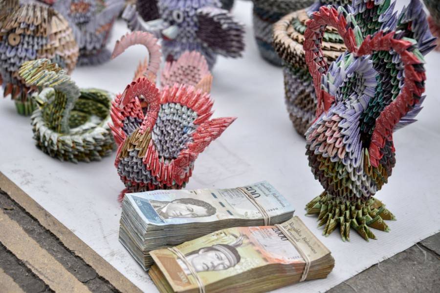 Изкуство от ненужна венецуелска валута