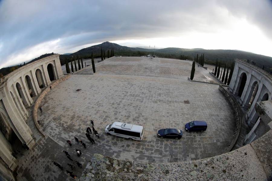 Преместиха останките на диктатора Франко от грандиозния държавен мавзолей  