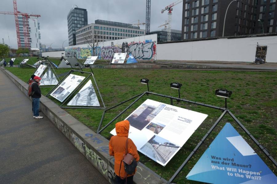 Берлин се готви за посрещане на годишнината от падането на стената