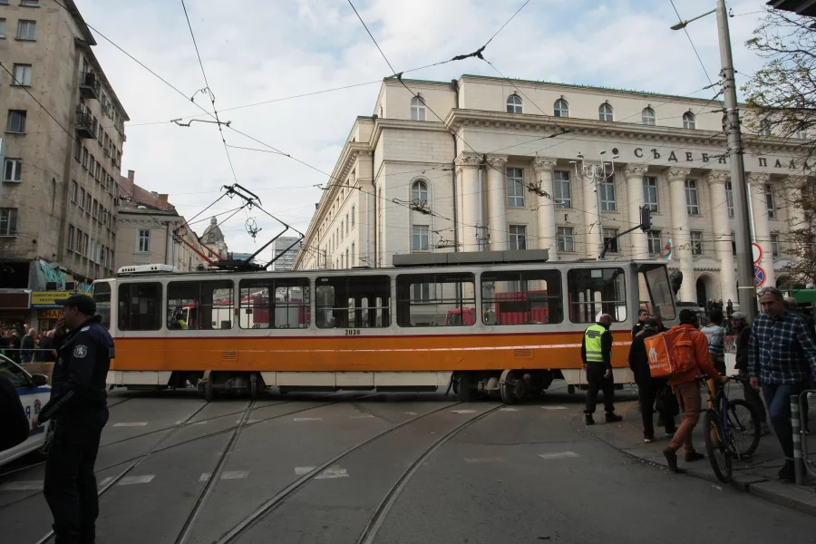 Трамвай блъсна жена в София