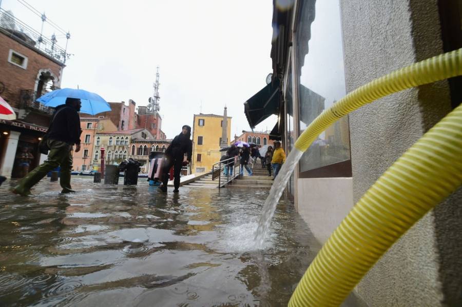 Венеция все още е под вода