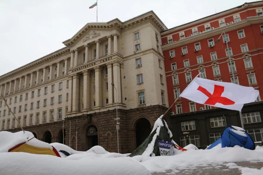 Лошото време повали палатките на протестиращите медици