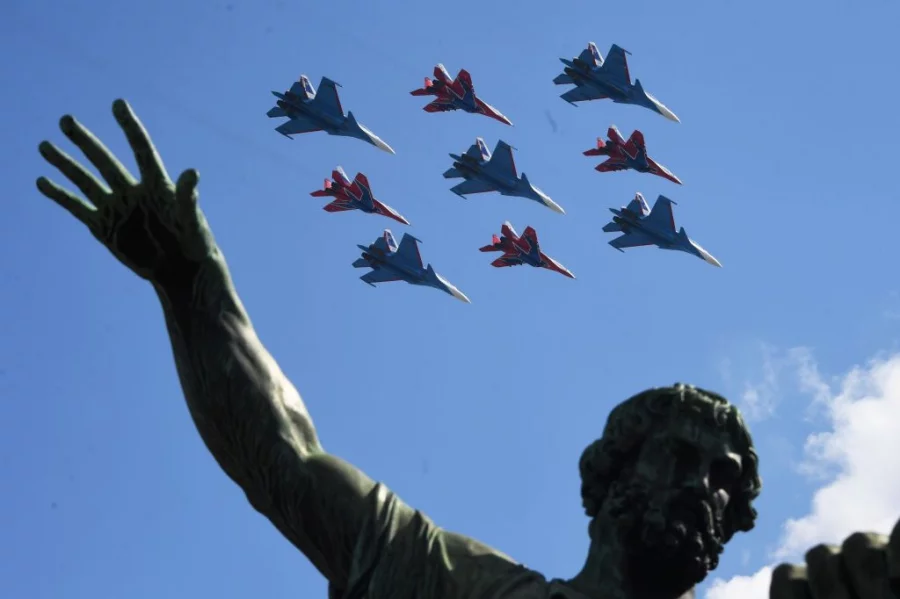 По време на парада на Победата на Червения площад показаха 24 най-нови образци бронирана техника. Снимки: Getty Images/Guliver 