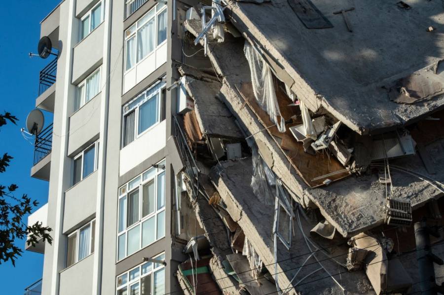Десетки загинаха след земетресението в Измир