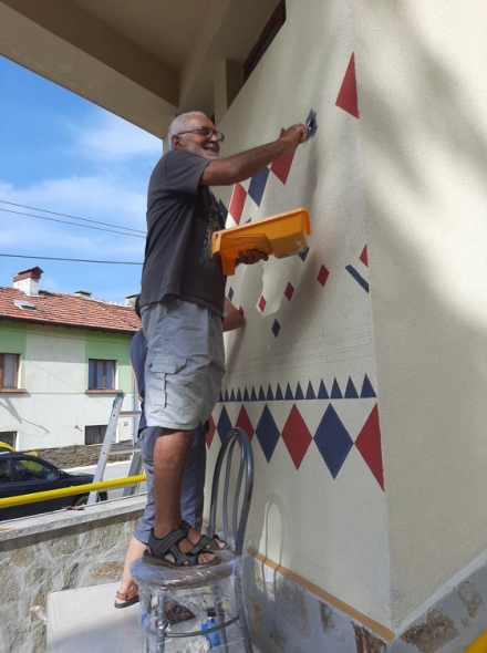 Художникът Васко Славков подари прекрасна изненада на Дома за стари хора в Самоков