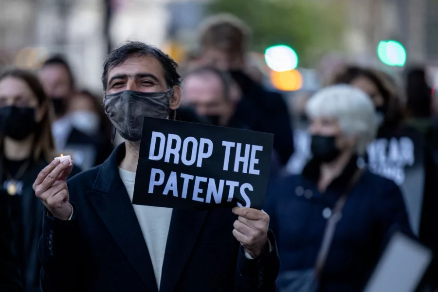 В САЩ, Австралия и Нова Зеландия се проведоха протести срещу планираното задължително ваксиниране срещу COVID. Снимки: Getty images