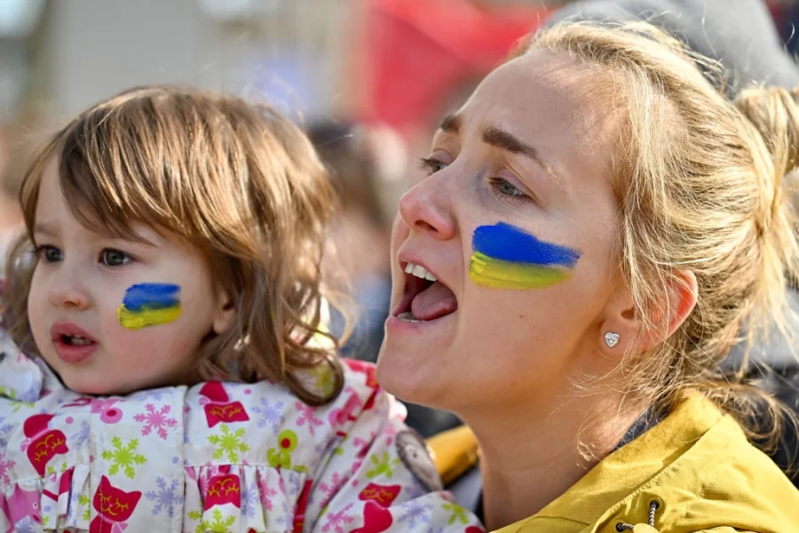 Продължават многохилядните протести по целия свят в подкрепа на Украйна