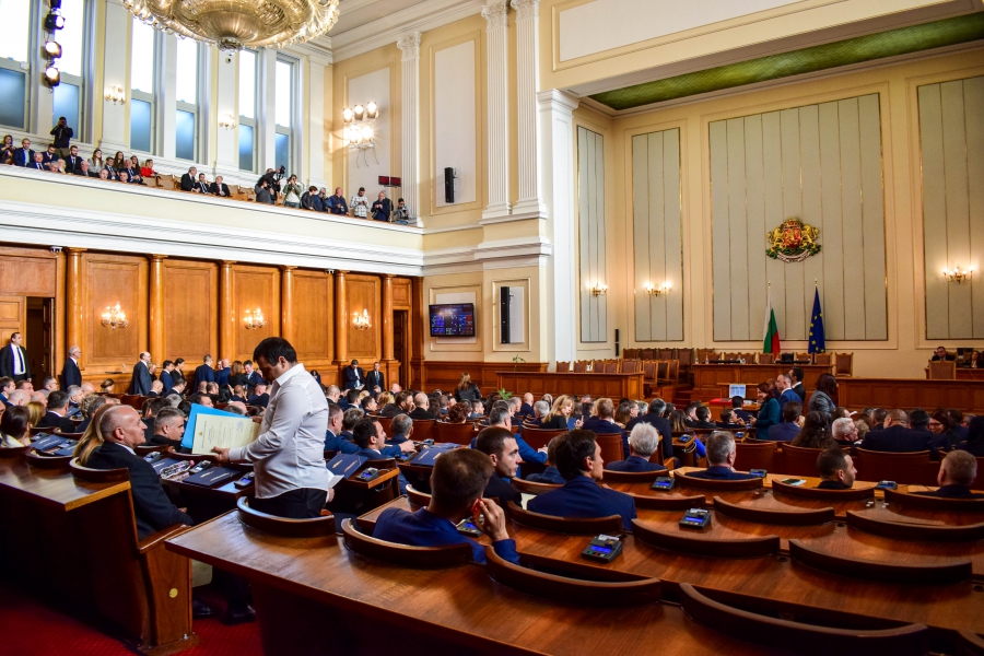 Парламент с прецедент: За първи път в историяна НС не избра председател