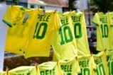 Светът изпрати футболния крал Пеле в последния му път