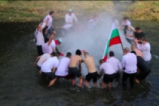 Навръх Йордановден хиляди мъже спасяваха богоявленския кръст в цялата страна