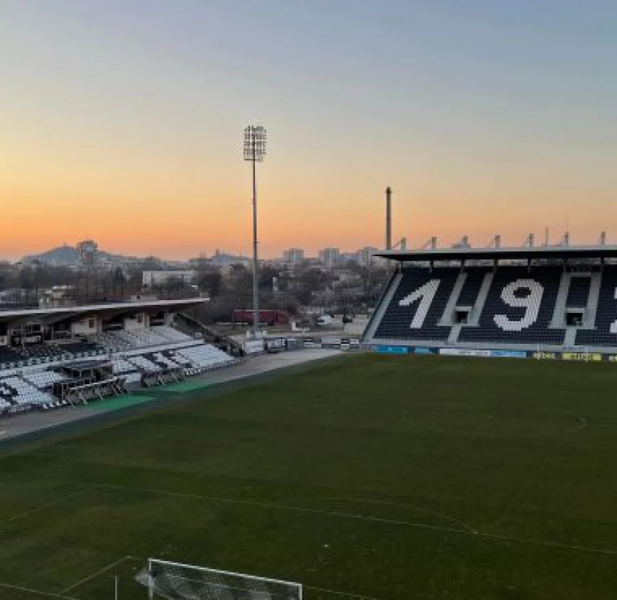 Стадион Локомотив Лаута