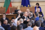 Физически сблъсъци в парламента