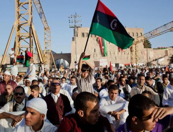 Либийците, свързани с Кадафи, аут за изборите