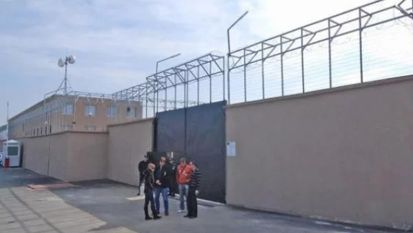 Бежанци протестират с гладна стачка в Любимец