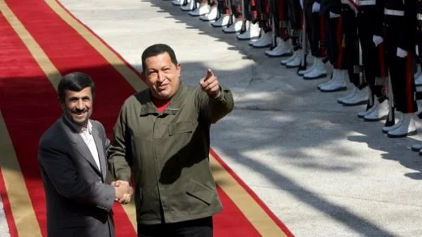 Чавес: Ахмадинеджад не е фанатик, той е добър човек