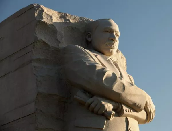 Обама и "Окупирай" Уолстрийт" почетоха Мартин Лутър Кинг