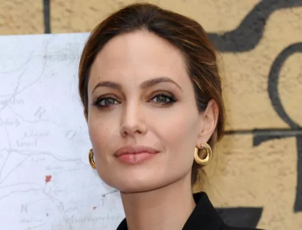 Джоли шокира босненските сърби - иска закриване на Република Сръбска
