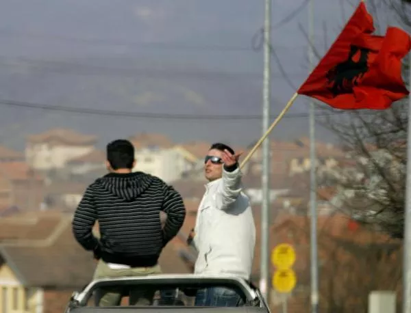 Албанците в Македония искат държавни пари за албански национални празници