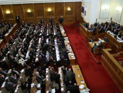 Депутатите почетоха с едноминутно мълчание Коста Цонев
