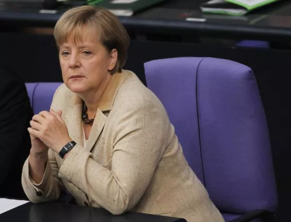 Меркел: Гърция ще остане в еврозоната