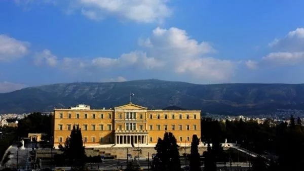 "Шпигел": Гърция не е изпълнила обещанието си за приватизации
