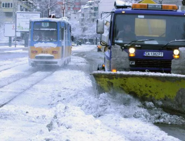 В София временно затварят улици за почистване от снега