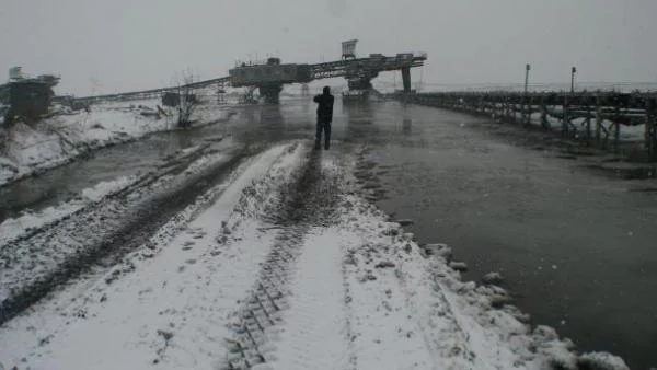 България остава в плен на снега, вятъра и водната стихия