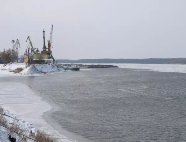 Фериботите Оряхово-Бекет и Видин-Калафат са затворени заради ледохода по Дунав