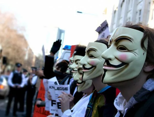 "Анонимните" заплашват да спрат интернет