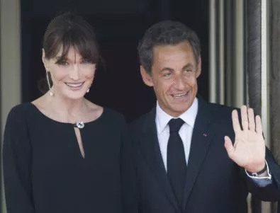 Целувка на Бруни и Саркози предизвика скандал 