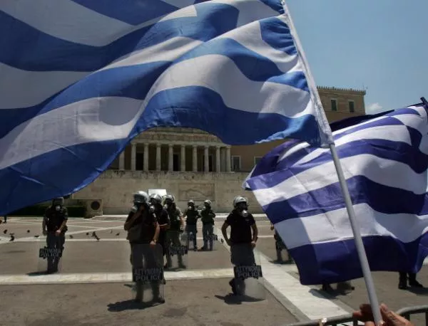 Гърците излизат на протест срещу новото кредитно споразумение