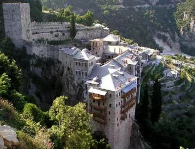 Започва финансова проверка на манастирите в Света гора 