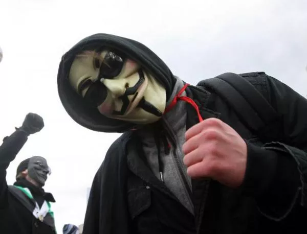 Закопчаха "Анонимни" в Испания за данни в БГ сървъри 
