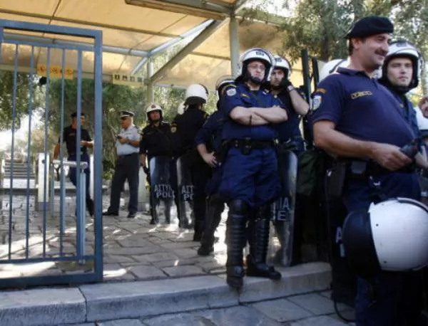 Безработен грък простреля шефа си и взе заложници 